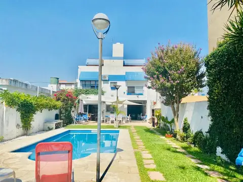 VENTA CASA 5 AMBIENTES RAMOS MEJÍA CON PISCINA