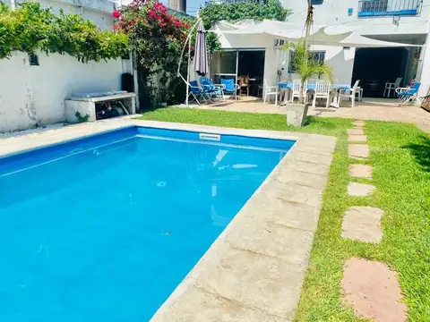 Casa 6 ambientes con 4 baños