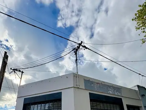 Alquiler Local en Esquina Sobre Avenida La Plata
