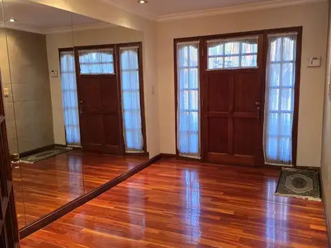 Casa 6 ambientes con 4 baños
