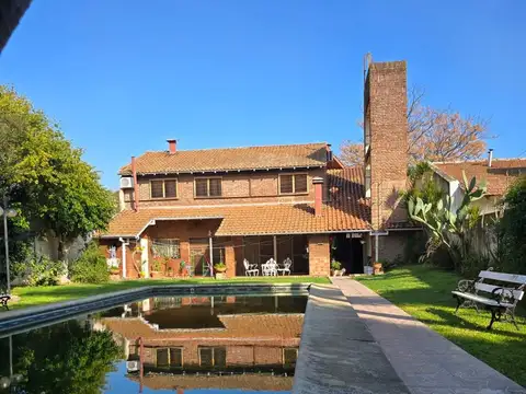 Enorme casa 6 ambientes con gran quincho y pileta sobre terreno de 750 m2 en Villa Ballester