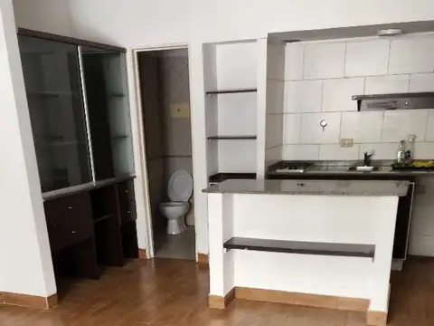Monoambiente muy luminoso con placard Apto Profesional