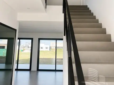Casa 7 ambientes con 3 baños