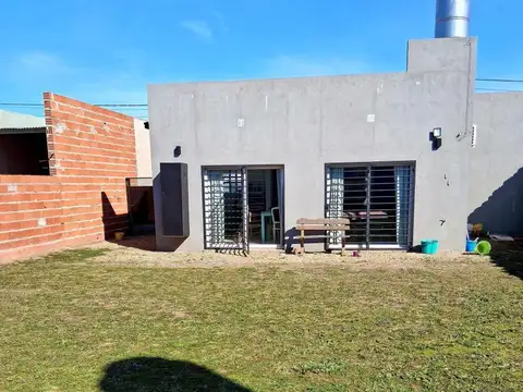 Casa en venta - 2 Dormitorios 2 Baños - San Andrés de Giles