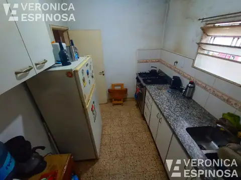 Casa de tres ambientes en venta,Moron. Lote propio de 10,20 x 33x30-