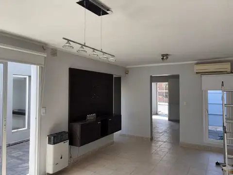 SE VENDE CASA 3 DORMIT. c/PILETA Va. P. CHACABUCO