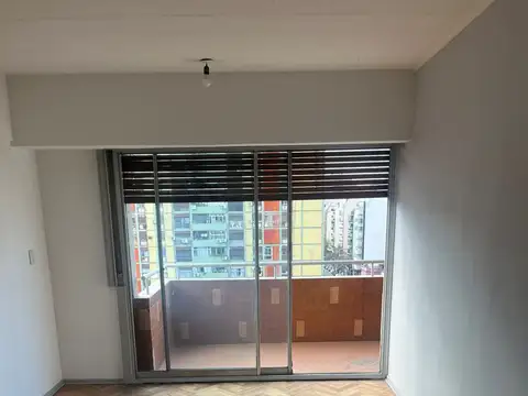 VENTA DEPTO. 4 AMBIENTES AL FRENTE CON COCHERA  APTO CREDITO BANCARIO 