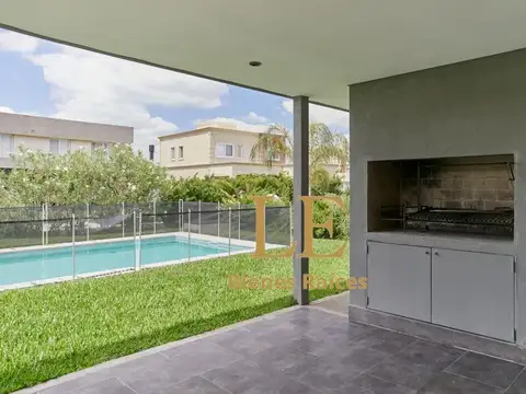 Casa 5 ambientes con 5 baños
