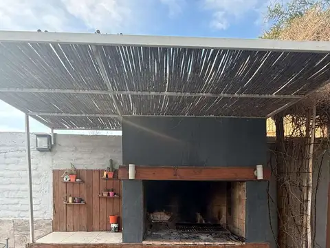 Casa en venta 2 dormitorios con piscina B° ATSA