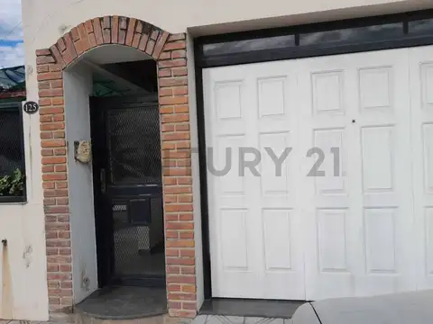 85 entre 121 y 122 100, Piso 0