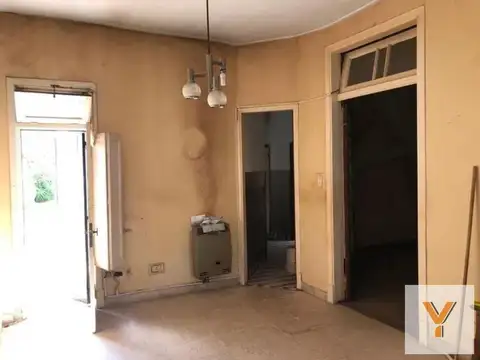 Casa en venta - 3 Dormitorios 1 Baño - 200 mts2 - La Plata