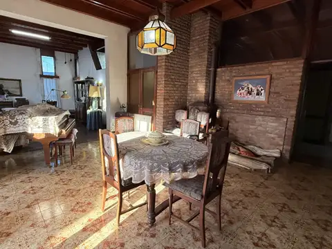 Casa en Venta con 4 cocheras