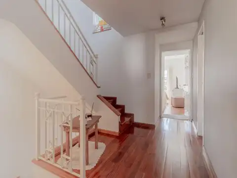 4 Ambientes + playroom con Jardín con cochera •