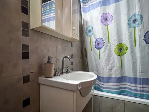 VENTA CASA 3 AMBIENTES CON PATIO OPORTUNIDAD