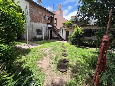 VENTA Casa 3 Amb. Garage Local Parrilla Jardín