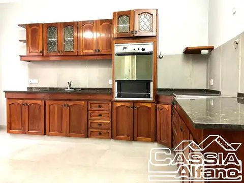 Casa 4 ambientes con 2 baños