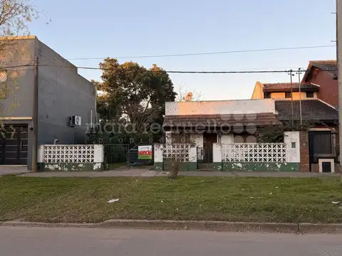 VENTA DE CASA DE 2 DORMITORIOS EN BARRIO FATIMA CERCA DE LA LAGUNA SOBRE CALLE VARELA UNA DE LAS MEJORES ZONAS DE CHASCOMUS