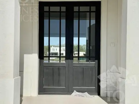 Casa 6 ambientes con 4 baños