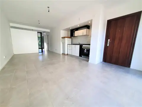 Monoambiente divisible con cochera cubierta, balcón y baulera – Saavedra - Venta