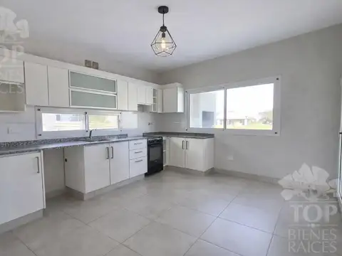 Casa en Alquiler de 4 dormitorios
