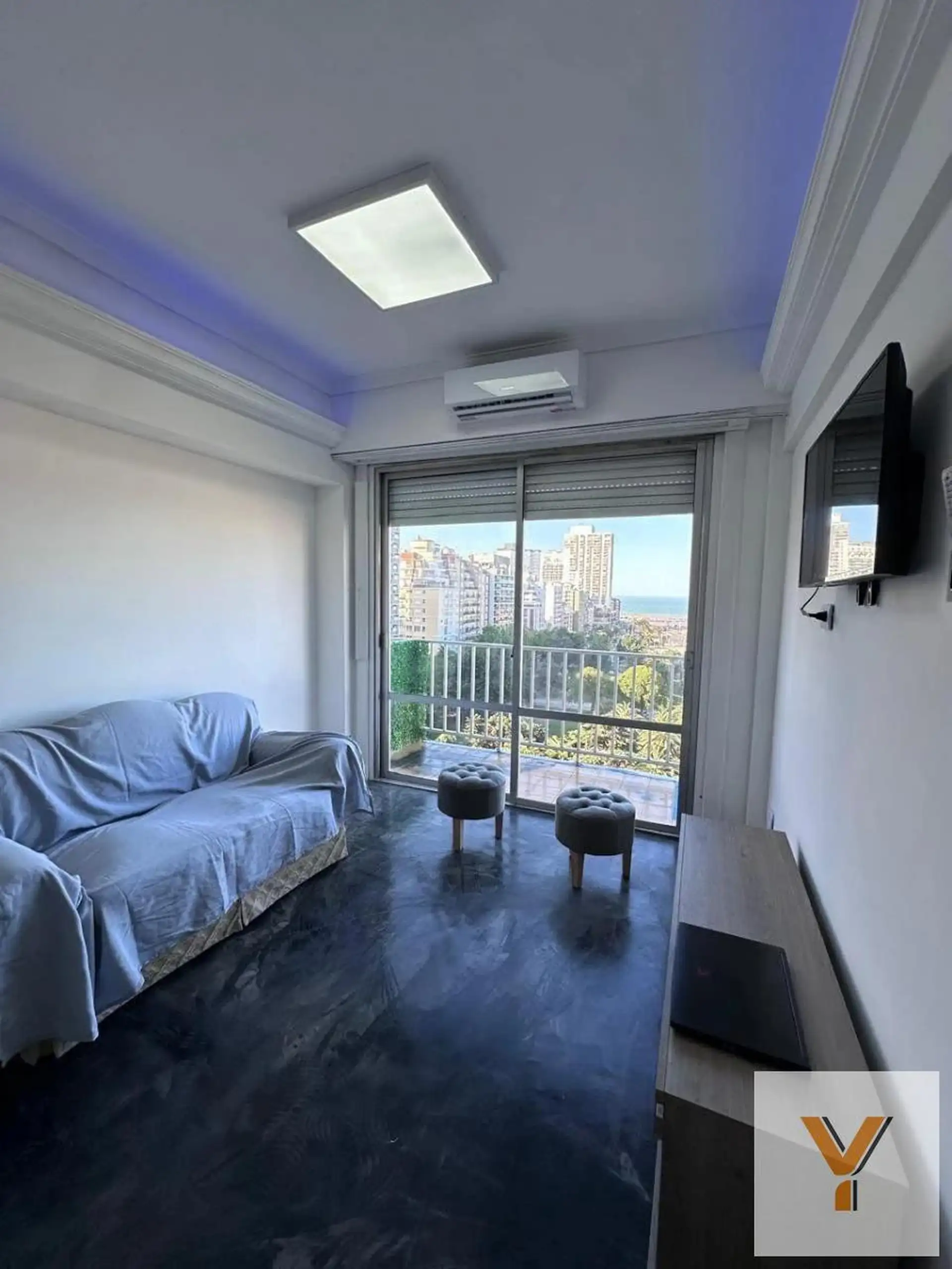 Depto 2 dorm, 55m² en Av. Colón con balcón y aire acondicionado