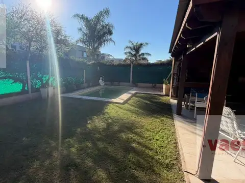 VENTA | Dúplex de 3 dormitorios con pileta en Campo de Vuelo – IDEAL RENTA
