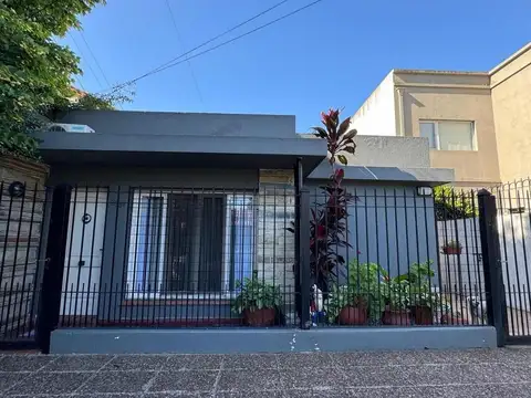 Casa 3 ambientes con pileta - Castelar Norte