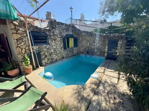 VENTA CASA 3 DORMITORIOS PATIO COCHERA Y PISCINA ZONA SUR