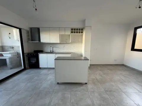 Manuela Pedraza 6100, Piso 1