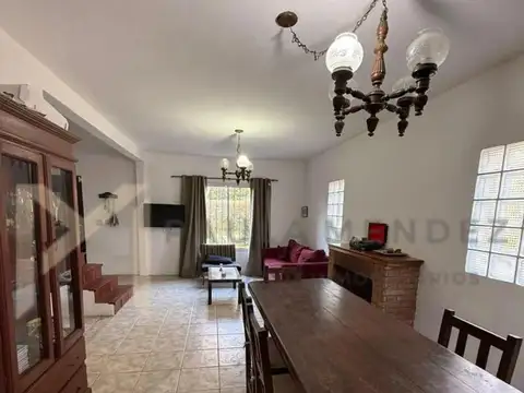 Casa 5 ambientes con 2 baños
