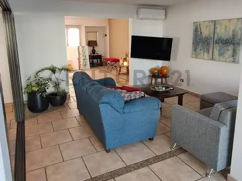 CASA DE CATEGORIA EN VENTA - VILLA NUEVA, GUAYMALLÉN