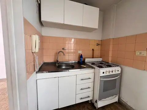 Almirante Guillermo Brown 600, Piso 1