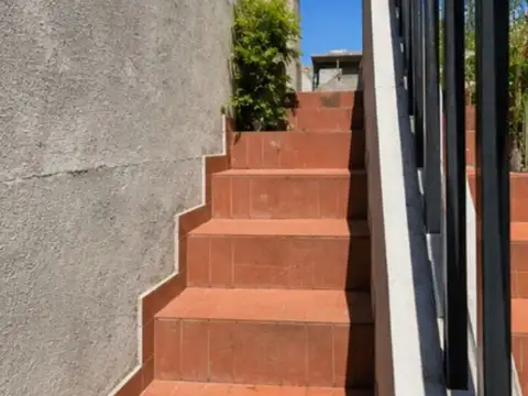 Depto Tipo Casa 5 ambientes con 2 baños