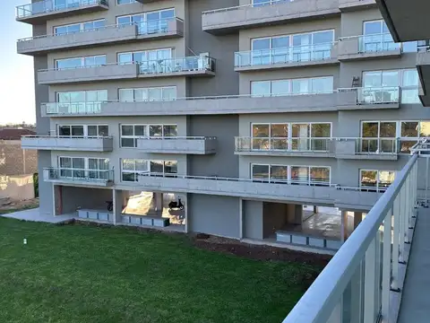 VENTA DEPTO MONOAMBIENTE BALCON COCHERA CUBIERTA