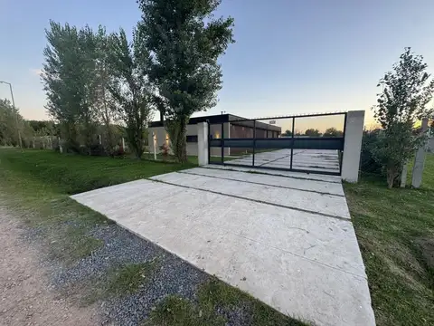 Casa en Venta con 4 cocheras