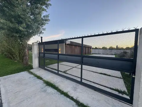 Casa 3 ambientes con 2 baños