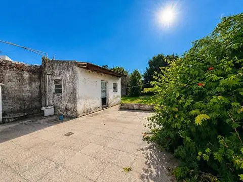 VENTA CASA CON JARDIN EZPELETA QUILMES