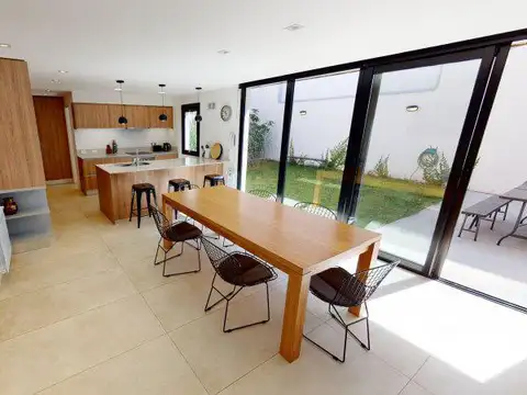 Casa en Venta en Los Troncos, USD 550.000