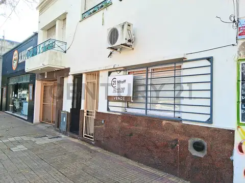 Ph en venta al frente 2 dormitorios con cochera y galpón/taller 22 e/ 40 y 41