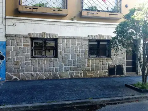 Casa en venta - 4 Dormitorios 1 Baño - Santos Lugares