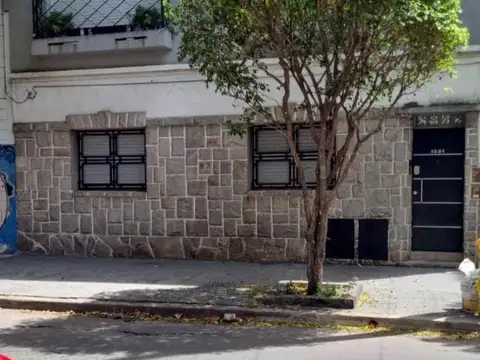 Casa en venta - 4 Dormitorios 1 Baño - Santos Lugares