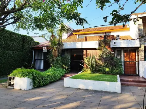Casa 5 Ambientes con Cochera y Quincho