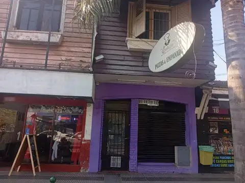 LOCAL  FRENTE A PLAZA DE ITUZAINGÓ A METROS DE LA ESTACIÓN