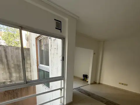 Excelente Semipiso  2 Ambientes y medio. Impecable estado .