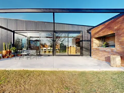 Casa en Venta con 2 cocheras