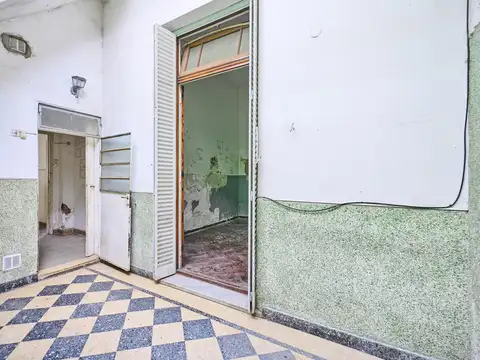 PH en venta de 4 ambientes a refaccionar en Saavedra