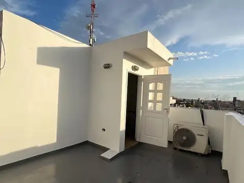DEPARTAMENTO 2 AMBIENTES CON COCHERA Y TERRAZA PROPIA