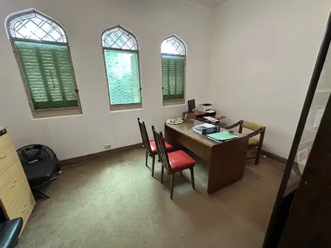 Casona de categoría en alquiler sobre Boulevard Oroño