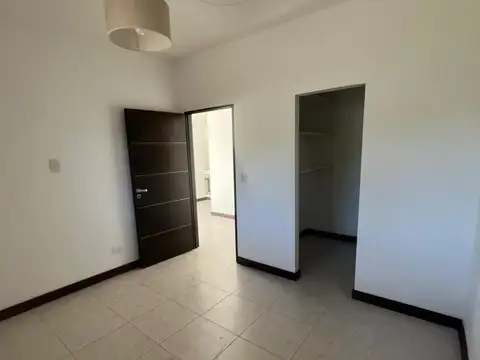 Oficina en venta con renta en el Condominio Las Pircas