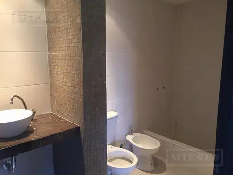 Oficina en venta con renta en el Condominio Las Pircas